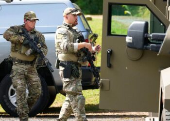 A murderer who is “Extremely Dangerous” escapes from Philadelphia prison, steals a rifle