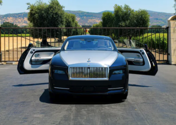 Rolls-Royce to discontinue production of all diesel and gas vehicles by 2030