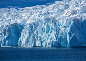 Since 1997, Antarctica’s ice shelves lost approximately 7.5 trillion tonnes, half of them show “no sign of recovery”