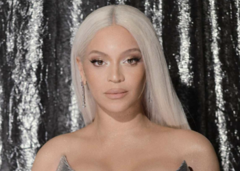 Exploring the Beyoncé skin bleaching controversy: Internet reacts to singer’s new silver hair look