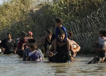 US: Texas governor passes a bill allowing police to arrest immigrants who enter the country illegally