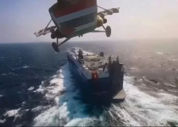 Why are ships in the Red Sea being attacked by the Houthis, who are they?