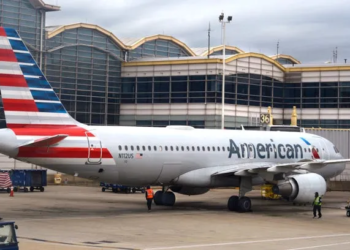 Flight attendant tapes iPhone in plane’s toilet to film 14-yr-old girl, American Airlines sued