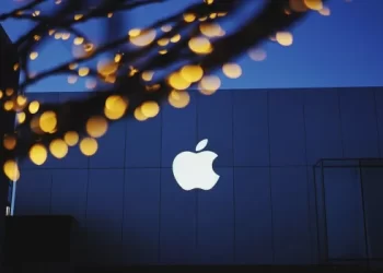 Apple loses $100 billion in market value in a day—more than the combined worth of Ford and GM – Here’s why