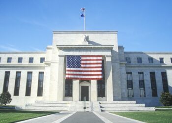 US national debt reaches a record $34 trillion