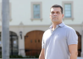 Who was Palm Beach detective Joseph Recarey mentioned in the second set of Jeffrey Epstein documents?