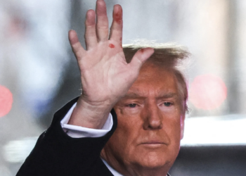 What are the mysterious red marks on Trump’s hand?