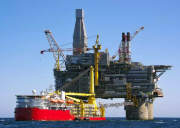 US defies sanctions, resumes importing Russian oil