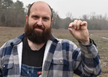 French adventurer stumbles upon jaw-dropping 7.46-carat diamond during epic US road escapade
