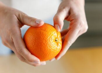Orange Peel Theory: What is it and and why are people using it to test their partners?