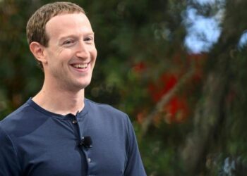 Mark Zuckerberg’s mini-Asia tour features Japanese swords and headsets