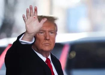 “Maybe It’s AI”: Donald Trump blames AI for strange red marks on hand