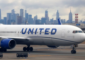 United Airlines sued after 6-year-old suffered burns from hot meal
