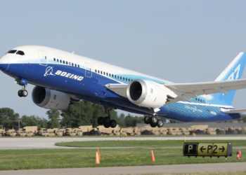 Whistleblower calls for grounding entire Boeing 787 fleet