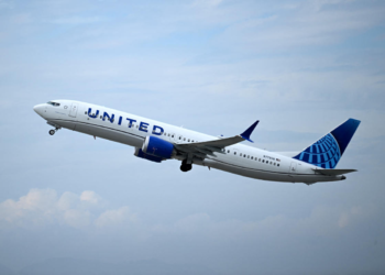 United Airlines blames Boeing blowout case for $200 million hit in earnings