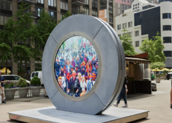 Why was the Dublin-New York art portal that offered live-stream forced to shut down?