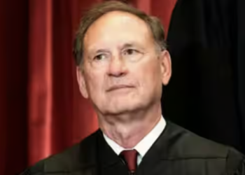 Controversial flag flown over Supreme Court Justice Alito’s home sparks debate