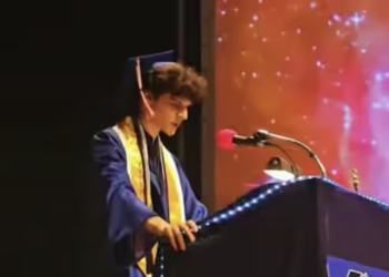 Texas: Valedictorian delivers heartfelt speech after father’s funeral | Watch video