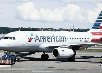 Black passengers forced to deboard from American Airlines flight over body odor complaint: Lawsuit