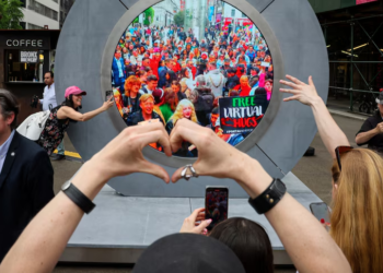 New York-Dublin portal reopens with stricter regulations, limited hours
