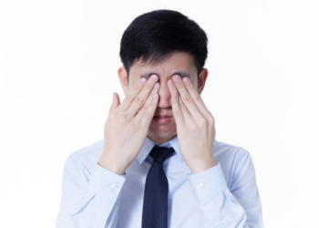 Malaysian man undergoes cornea transplant due to excessive eye rubbing