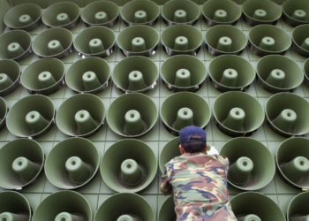 South Korea to start anti-Pyongyang loudspeaker broadcasts after North sends balloons with garbage