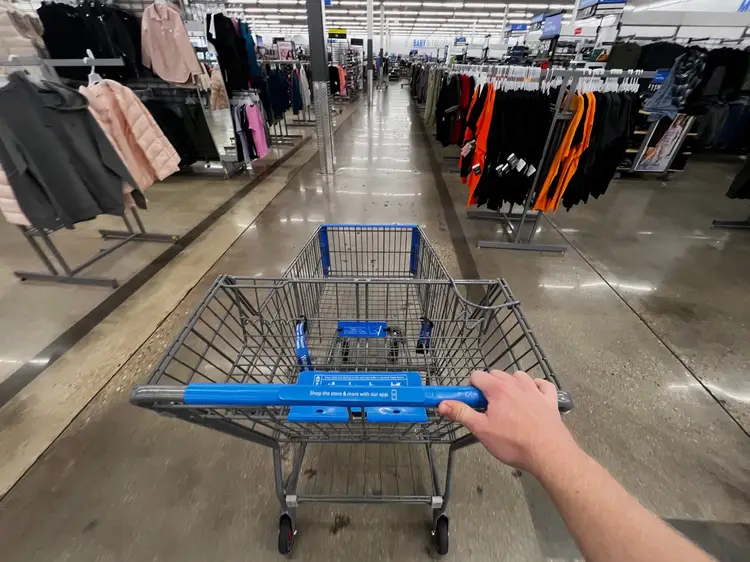 Walmart's redesigned shopping carts criticized for ignoring short shoppers BreezyScroll