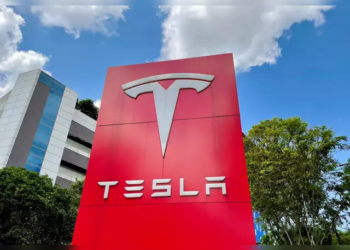Arizona Toddler Trapped In Tesla After Battery Dies Without Warning