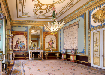 Public to get rare glimpse inside Buckingham Palace balcony room for first time