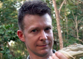 Adam Britton, a British zoologist known for his expertise in crocodiles, faces 249 years in prison in Australia on charges of raping, torturing, and killing over 60 dogs. The final hearing was postponed after his lawyer presented new evidence.