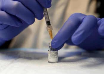 An Oregon anesthesiologist has been suspended after potentially exposing over 2,000 patients to HIV and Hepatitis at Portland-area hospitals. Patients at Providence Portland Willamette Falls Medical Center and Legacy Mount Hood Medical Center have been informed of the exposure risk, according to KGW8.