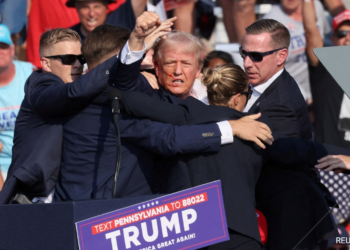 Watch: Woman’s “suspicious” behavior during Trump rally shooting sparks controversy