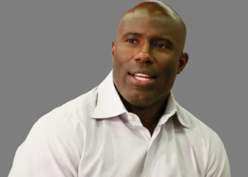 Football Hall of Famer Terrell Davis removed from United Airlines plane after tapping a flight attendant
