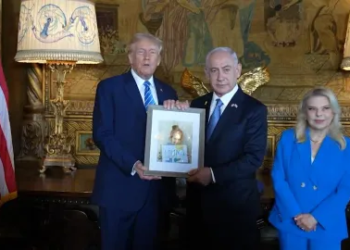 Netanyahu gifts Trump a 'Total Victory' cap and photo of child hostage in Gaza