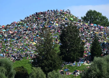 Watch: 40,000 fans flock to Munich hill for free Taylor Swift concert
