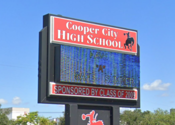 Florida: Two 13-year-olds arrested after threatening schools via Snapchat 