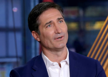 Starbucks’ new CEO to commute 1,000 miles daily on corporate jet