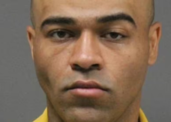 Escaped Mississippi inmate barricaded in Chicago restaurant near DNC venue