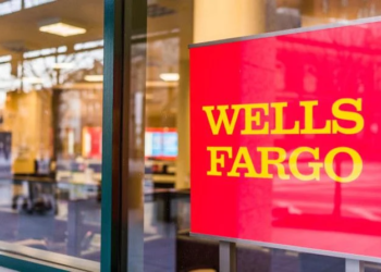 Arizona: Wells Fargo employee dies in her office cubicle, coworkers didn't notice body for 4 days