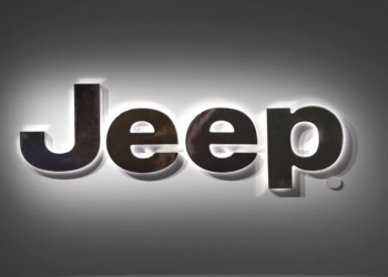 U.S. auto safety regulators have launched an investigation into reports that some Jeep SUVs and pickup trucks can catch fire even after their engines are turned off. This probe encompasses more than 781,000 Jeep Wrangler and Gladiator vehicles from the 2021 through 2023 model years.