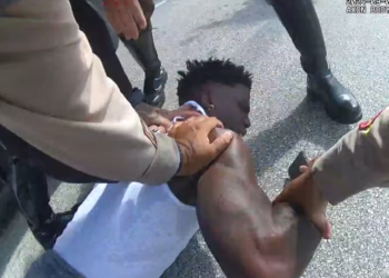 Newly released body camera footage has captured the dramatic arrest of NFL star Tyreek Hill, igniting controversy over the conduct of Miami-Dade Police officers. The incident occurred early Sunday morning, just hours before the Miami Dolphins faced the Jacksonville Jaguars, when Hill was pulled over by Miami-Dade Police Department (MDPD) officers reportedly for speeding and reckless driving.