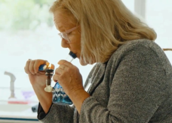 Texas candidate smokes bong in campaign ad