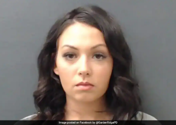 Missouri teacher used students as "lookouts" while she had sex with teen
