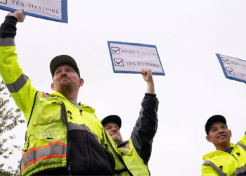 Boeing strike: 33,000 union members walk out amidst contract dispute