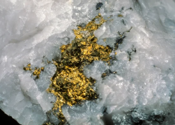 Geologists say quartz and minor earthquakes can create giant gold nuggets