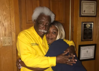 Louisiana: 11-year-old boy fatally shoots former mayor and his daughter