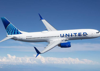 United Airlines threatens to evict all passengers if business class travelers refuse to give up seats for crew
