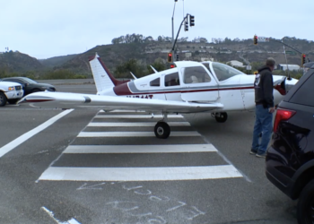 Pilot, passenger arrested on drug charges after emergency plane landing on California highway
