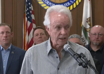California mayor 'sucker punched’ by homeless man, councilman intervenes