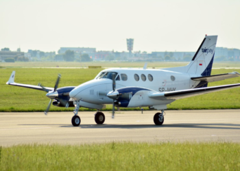 California: 69-year-old woman with no flying experience safely lands plane after pilot husband suffers mid-flight heart attack